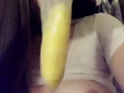 Chica Juega Banana